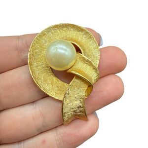 Vintage Jewelry Gold Tone Pearl Brooch Pendant Pearl Pin Classic Brooch